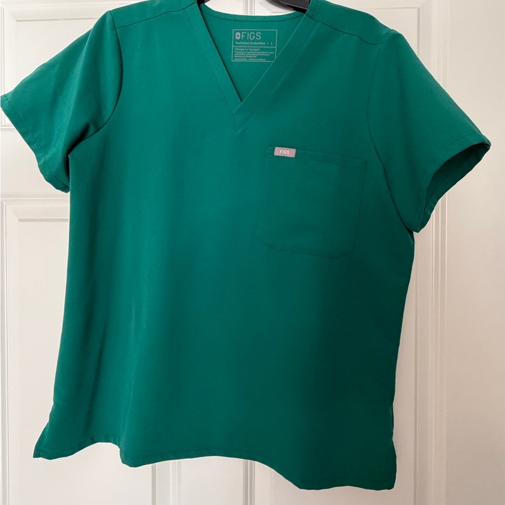 Figs Women’s Technical Collection Green Short Sleeve V-Neck Scrub Top